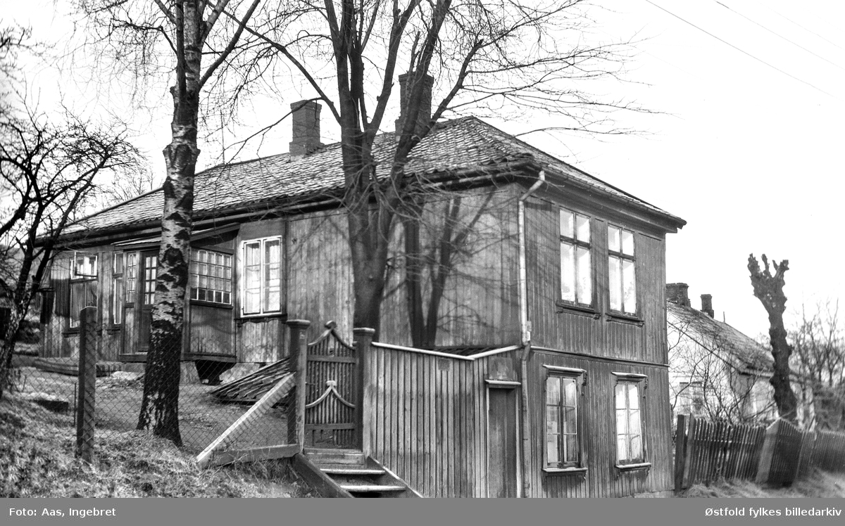 Glengsgata 9 i Sarpsborg 1928. Bygningen er fra ca. 1830.