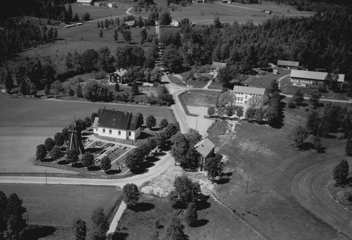 Flygfoto kring Hagshults kyrka i Vaggeryds Kommun, Jönköpings län. Nr: 339/1957
