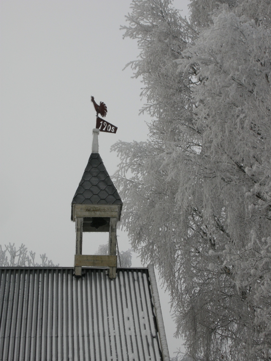 Klokketårnet på Moen gård er i god stand og skriver seg tilbake til 1905. Tårnet ble restaurert på slutten av 1970-tallet. Dagens eier kan huske at klokka var i bruk som tradisjonell matklokke på midten av 1950-tallet. 