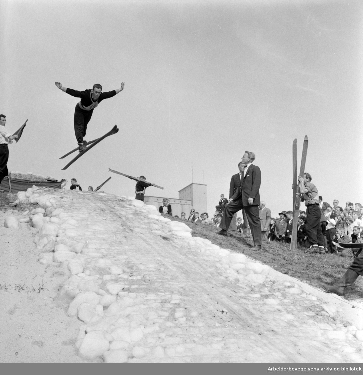 Hopprenn i Torshovdalen, arrangert av Idrettslaget Skeid. 17. mai 1960.