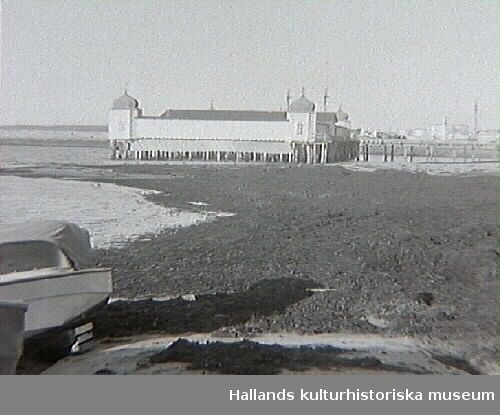 Barnens badstrand och kallbadhuset, Varberg efter en storm 1967.