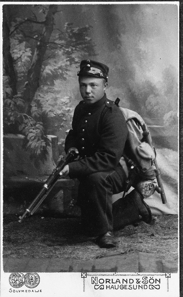 Sven S. Garborg (1888 - 1985) Soldat på Madla ca 1910.