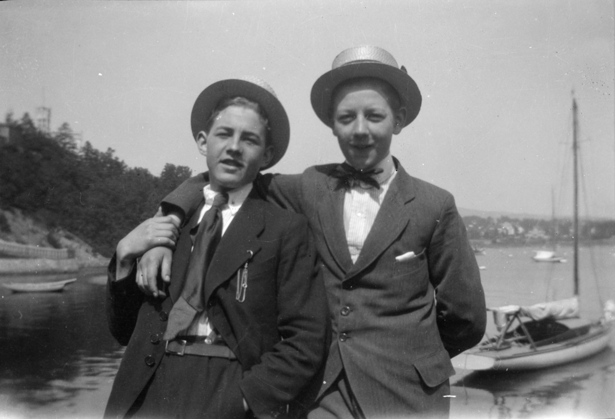Portrett av to yngre menn