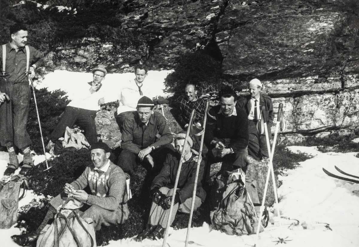 Haugesundere på skitur i Etnefjellene, ant. våren 1949.