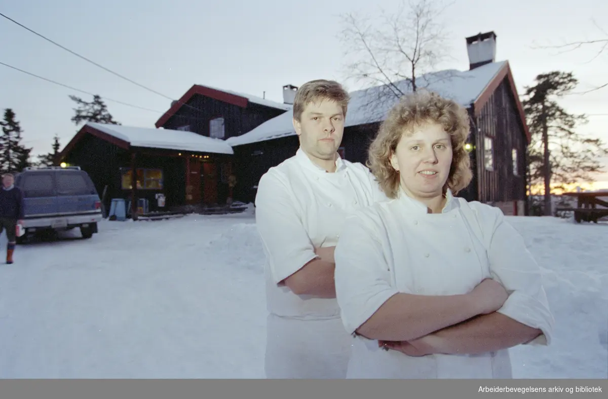 Oslo: Nordmarka: Kobberhaughytta. Birgit og Harald Biskodden ønsker å få besatt deltidsjobber på Kobberhaughytta. Januar 1995
