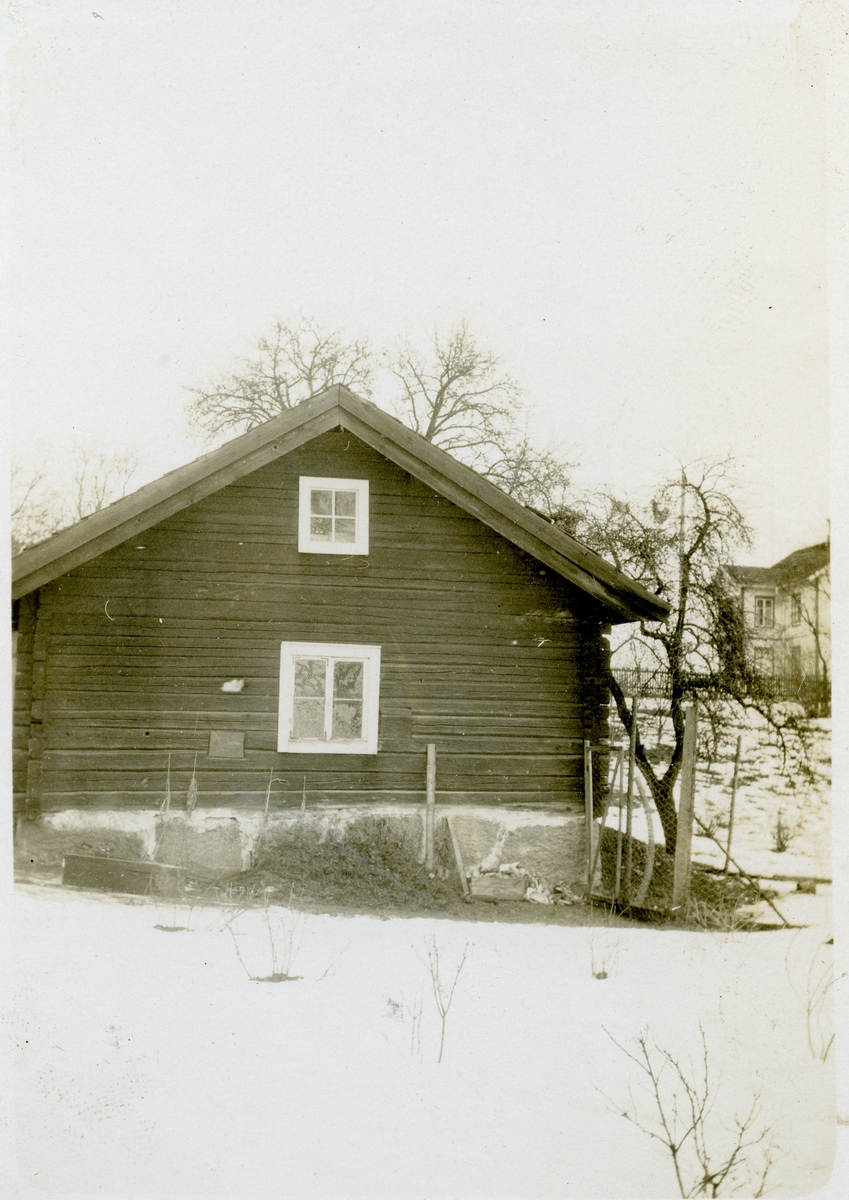 Möklinta sn, Sala.
Brygghus vid Möklinta prästgård. 1927.