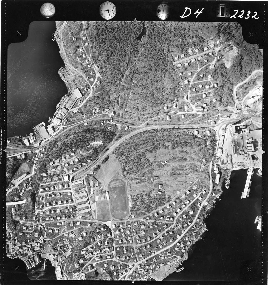 Flyfotoarkiv fra Fjellanger Widerøe AS, fra Porsgrunn Kommune,  Brevik. Fotografert 16/05-1962. Oppdrag nr 2232, D04