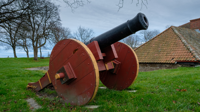 Utover slutten på 1700-tallet hadde fortet 23 kanoner fra 18 pund til l 1/2 pund, og 4 stk. 200 punds og 45 punds morteren.