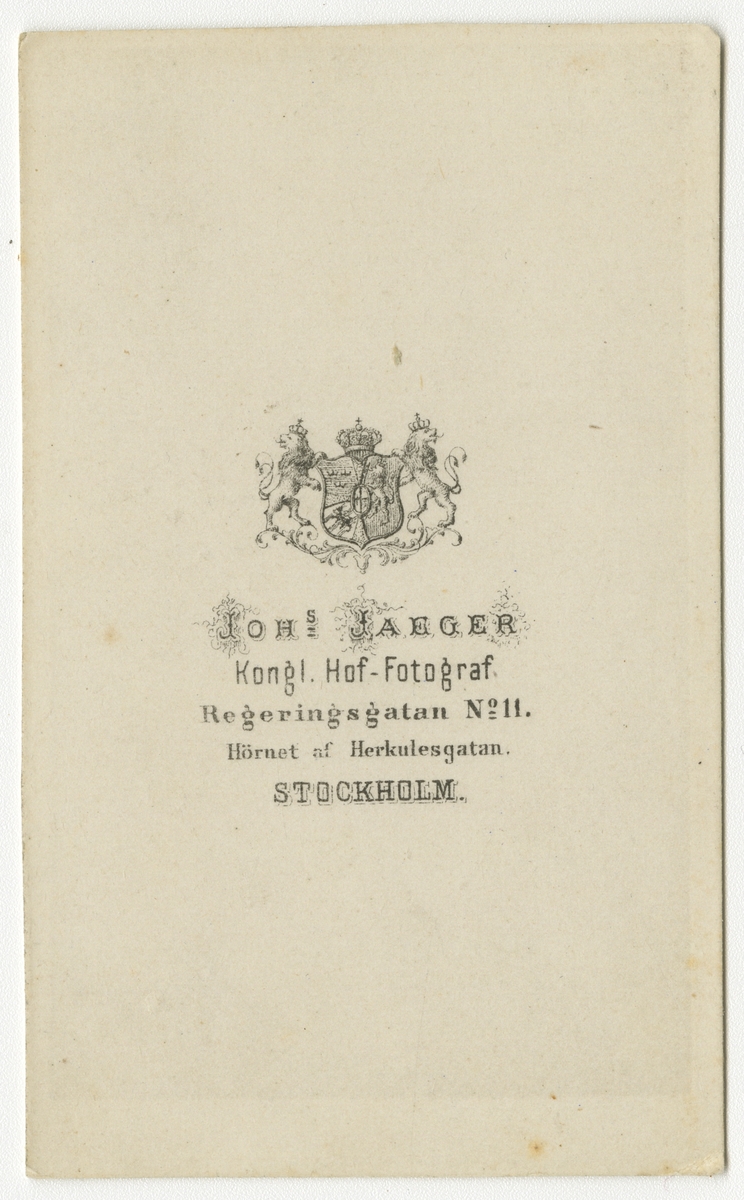 Porträtt av Gustaf Axel Fredrik Lagerfelt, kapten vid Andra livgrenadjärregementet I 5.

Se även bild AMA.0001922.
