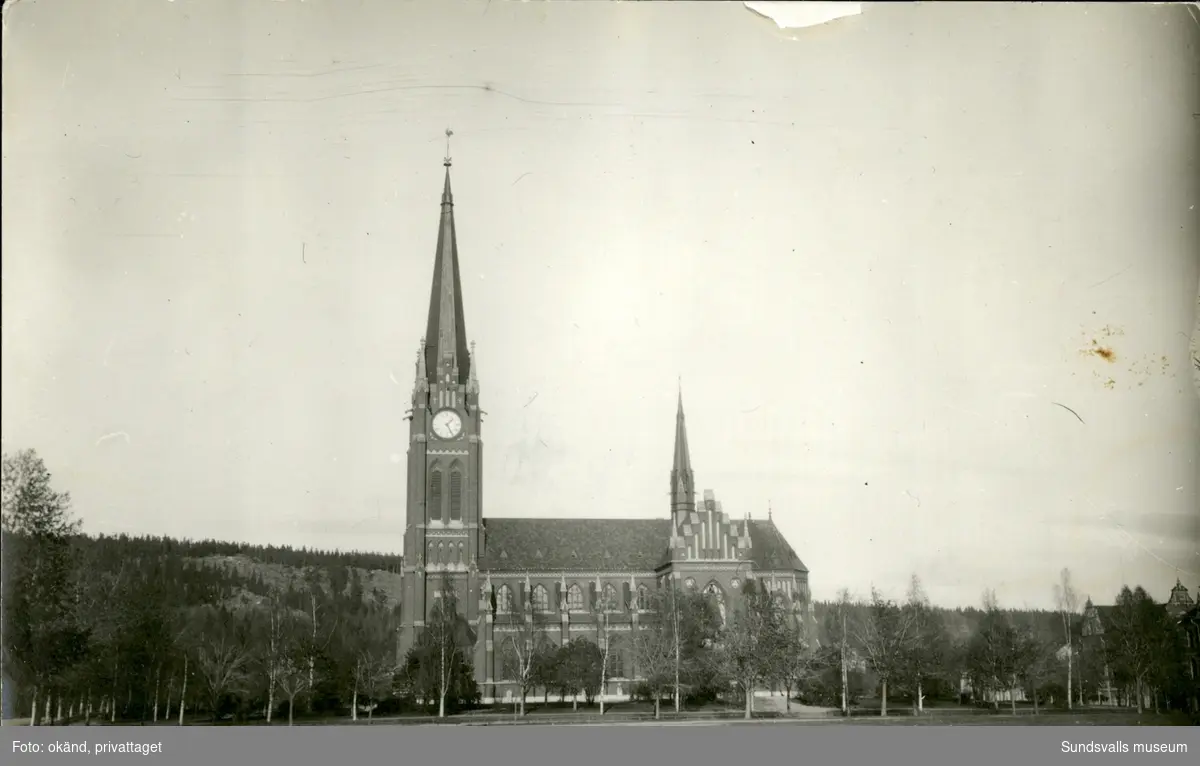 Vykort med motiv över Gustav Adolfs kyrka.