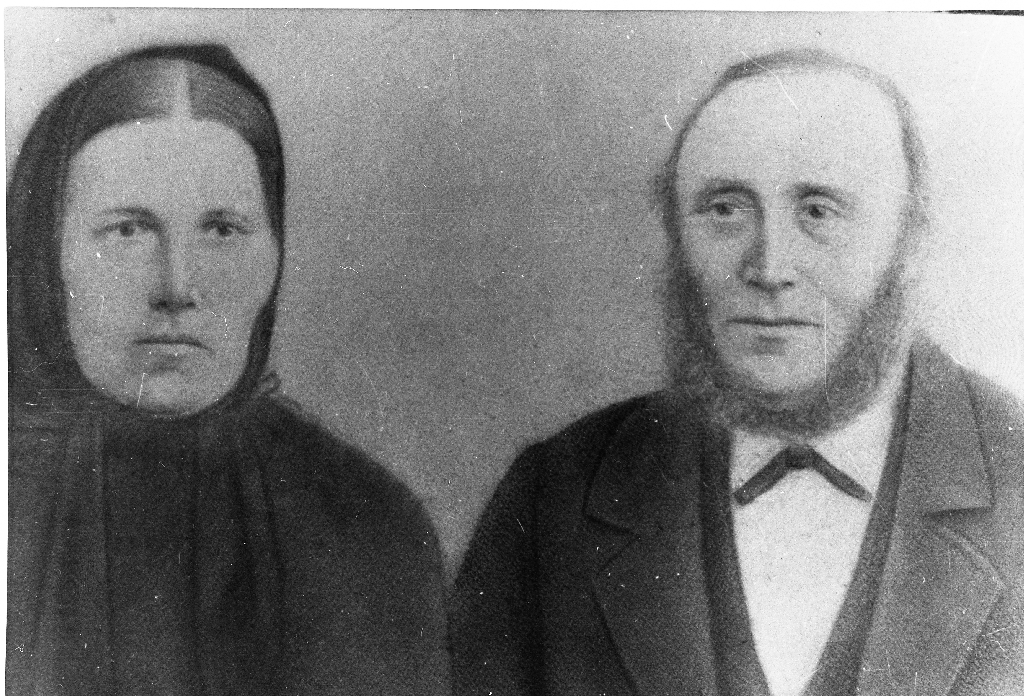 Johanna Larsdtr. Tjøtta (1824 - ) og mannen Jens Ådnesen Ree (1822 - ). Dei gifta seg 18.6.1846.