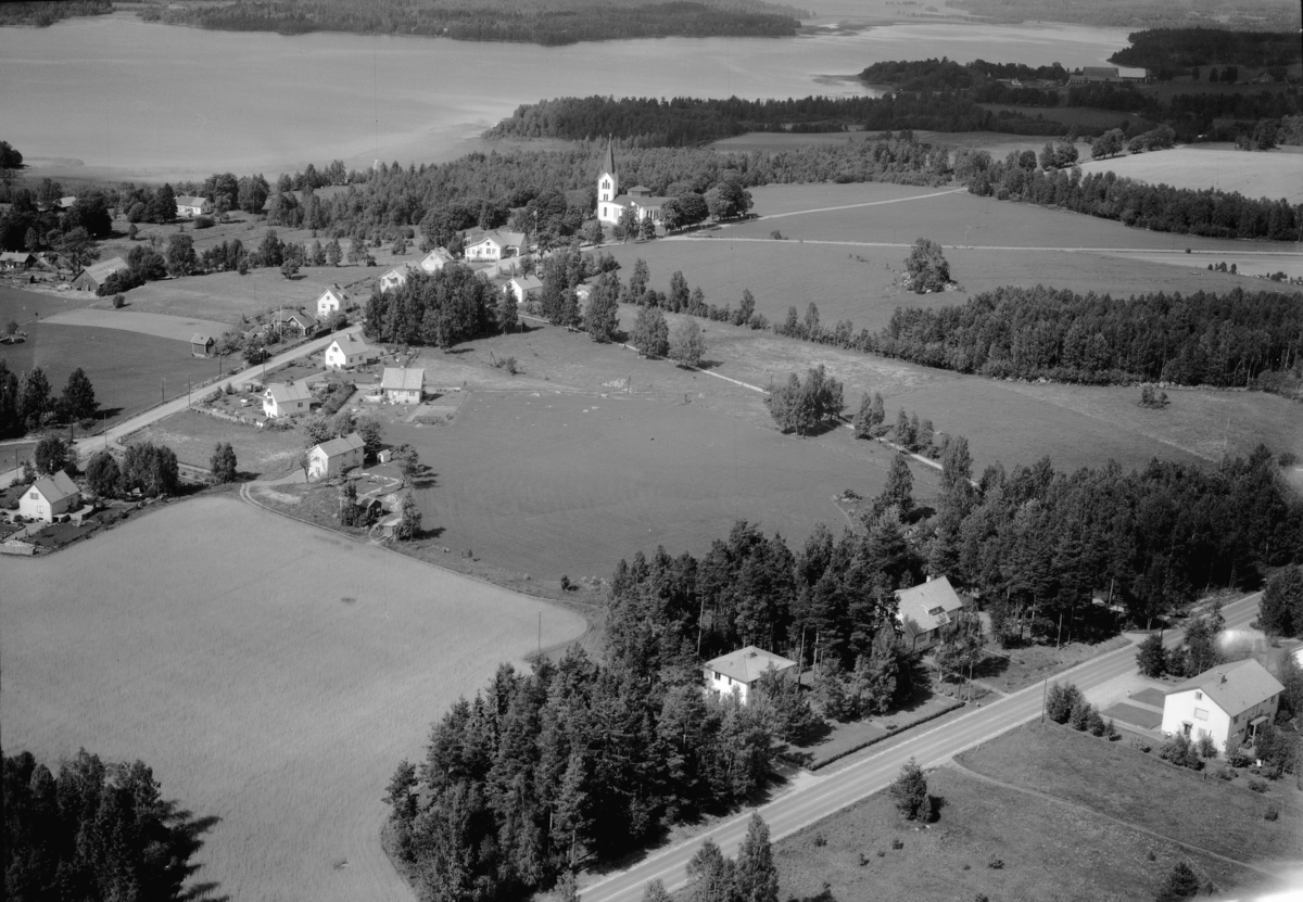 Flygfoto över Öggestorp i Jönköpings kommun. Nr 1052/1961