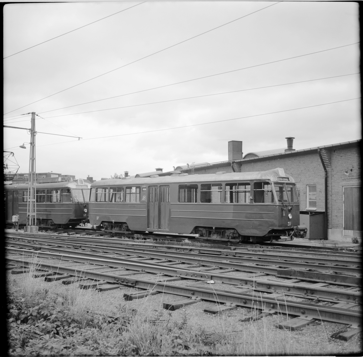 Lidingö Trafik Aktiebolaget, LiB B24(A) 37 "ängbyvagn" linje 21 Ropsten-Gåshaga uppställd vid AGA station.