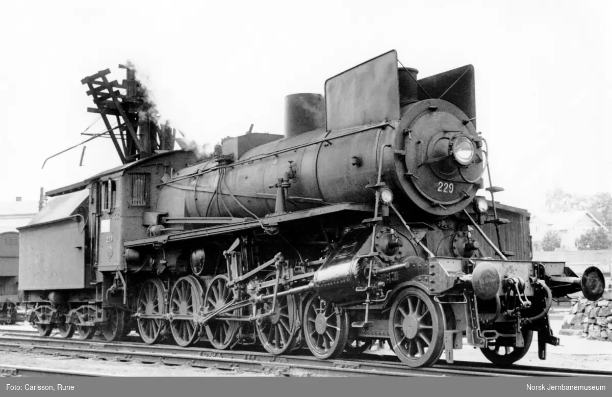 Damplokomotiv type 26b nr. 229 på Hamar stasjon