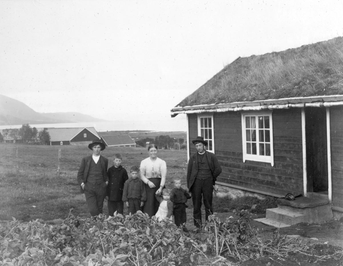 Familie på Svaniken, ca 1914.