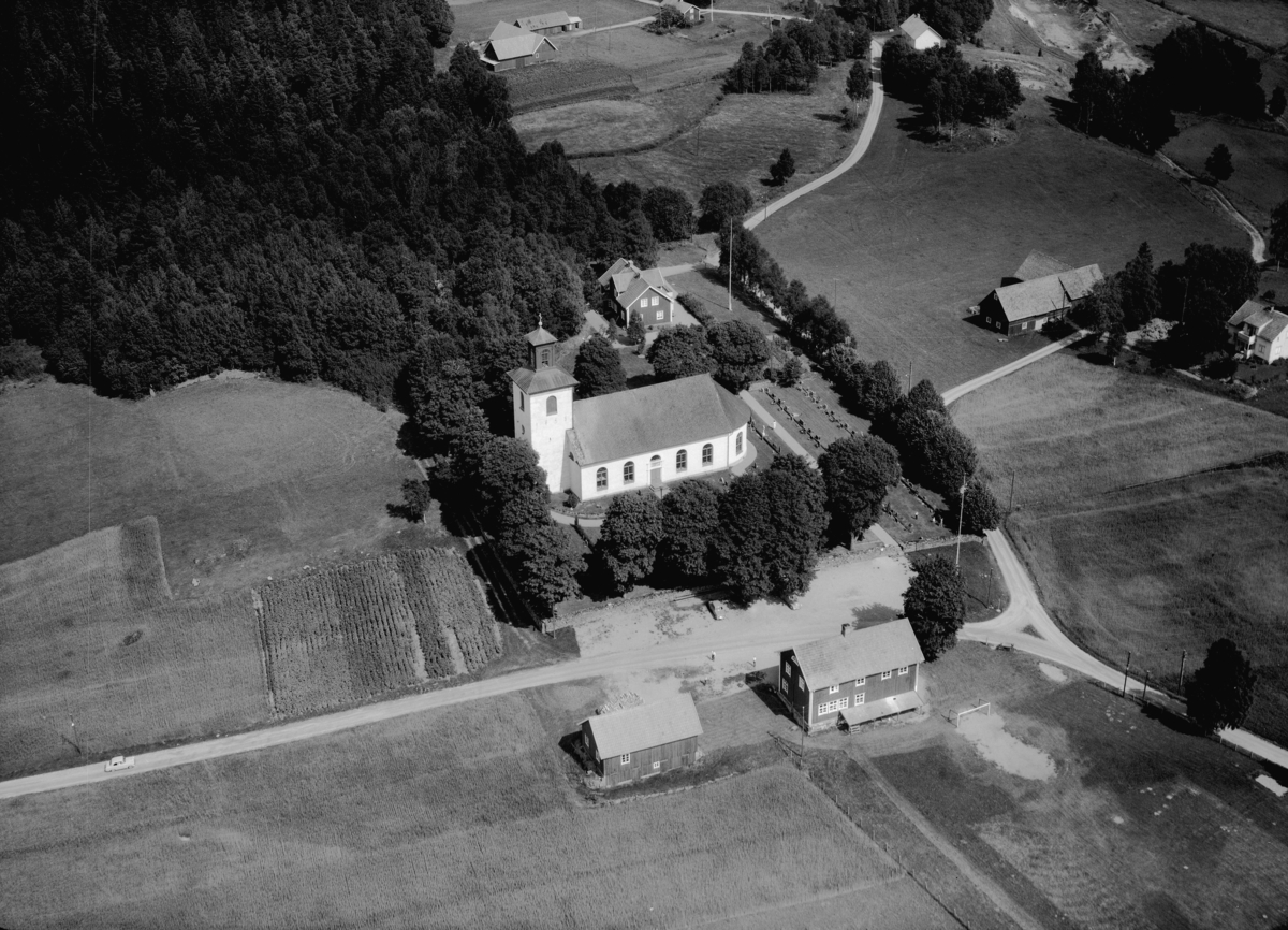 Flygfoto över Kållerstads kyrka i Gislaveds kommun, Jönköpings län. 1135/1963