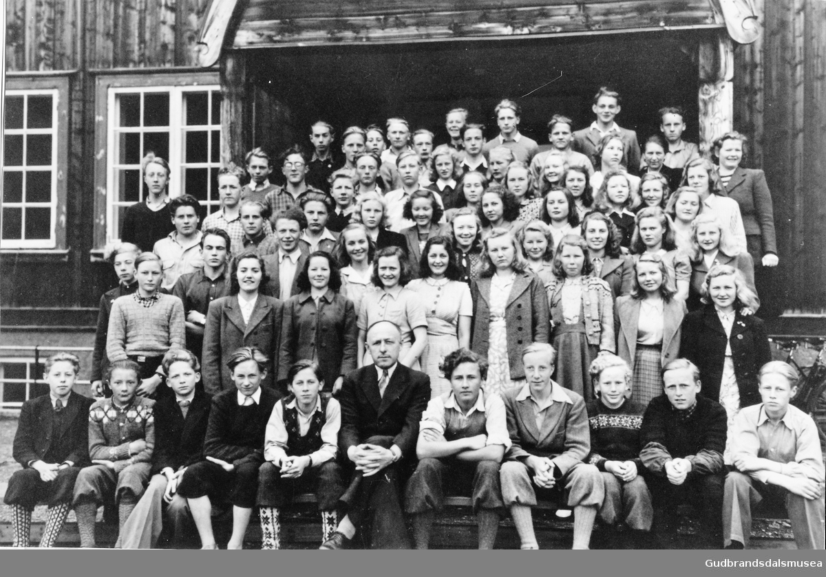 3 klasser ved Lom og Skjåk realskule 1946