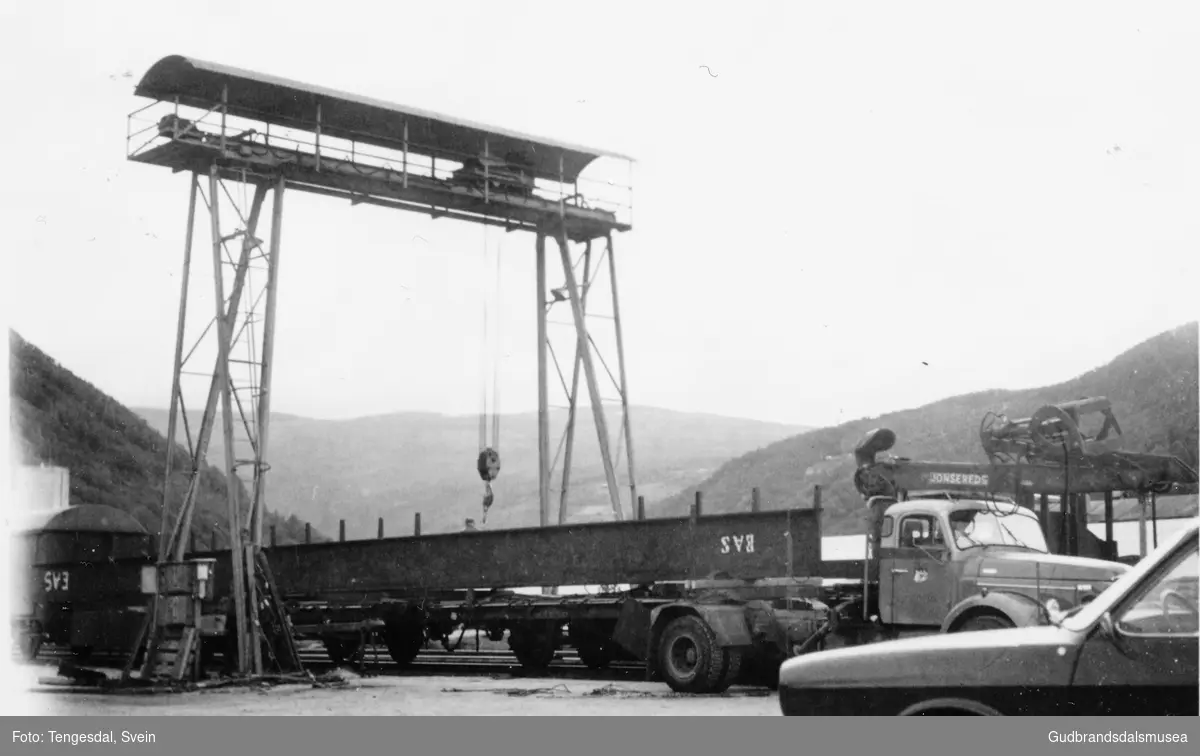 Transport av bjelkar til ny Pollfoss bru 1970