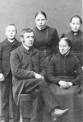 Sylfest Lund, Hustoft (f. 1825) med familie