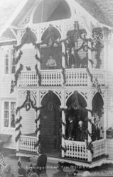 Fra kroningsreisa i Mølme, i 1906. Kongefamilien i Mølme, pe