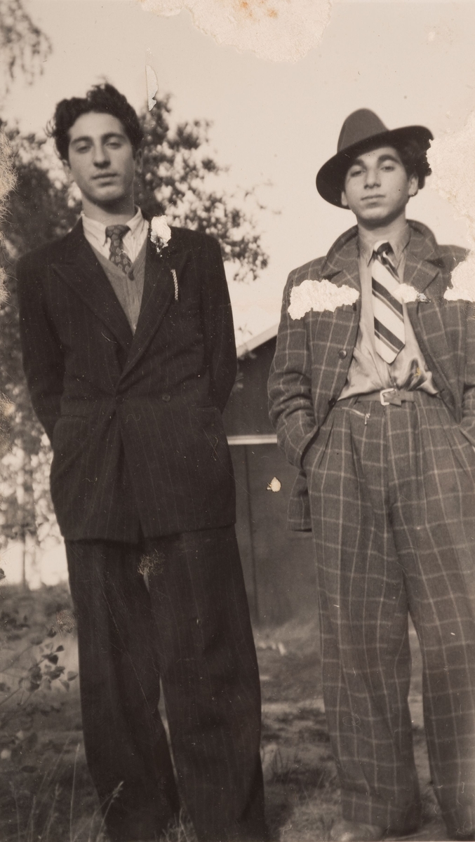 Två romska pojkar i Sandviken, september 1947.
