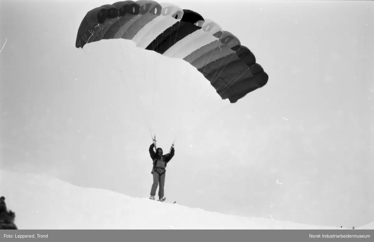 Paragliding i Tinn-fjella.