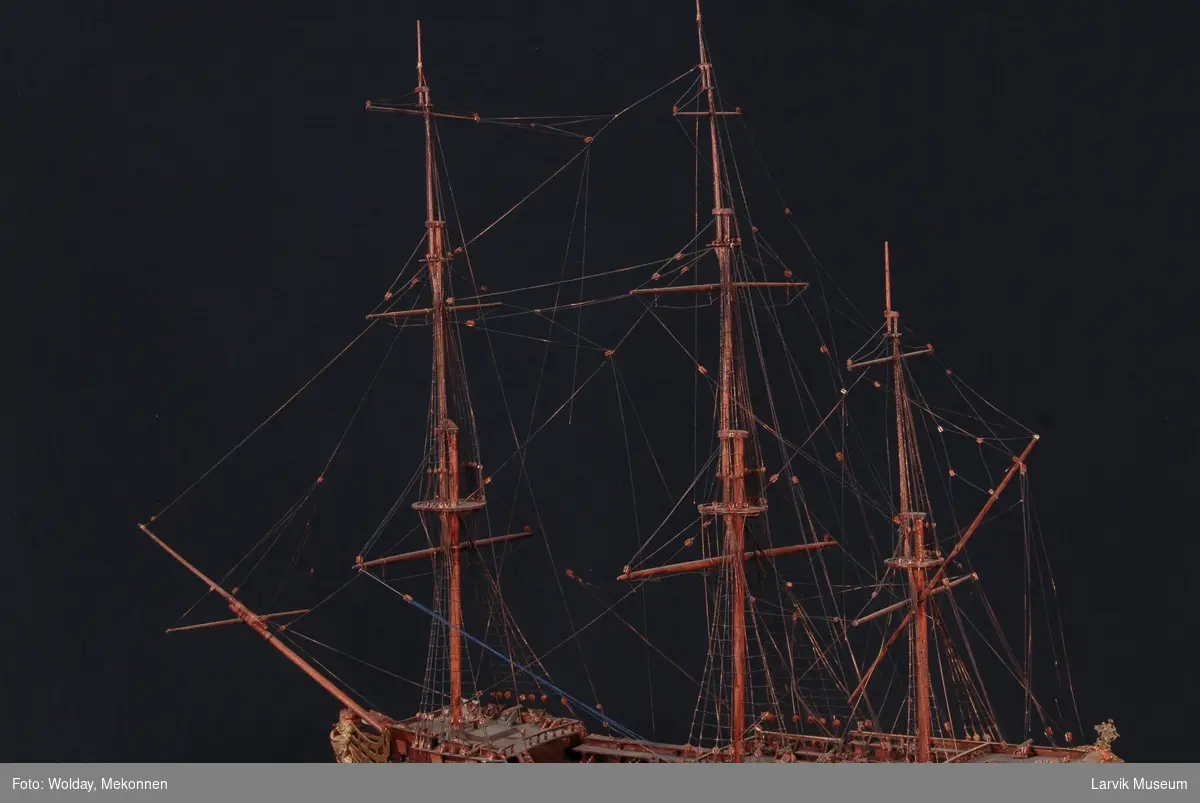 Helmodell av fregatten NORSKE LØVE under fulle seil