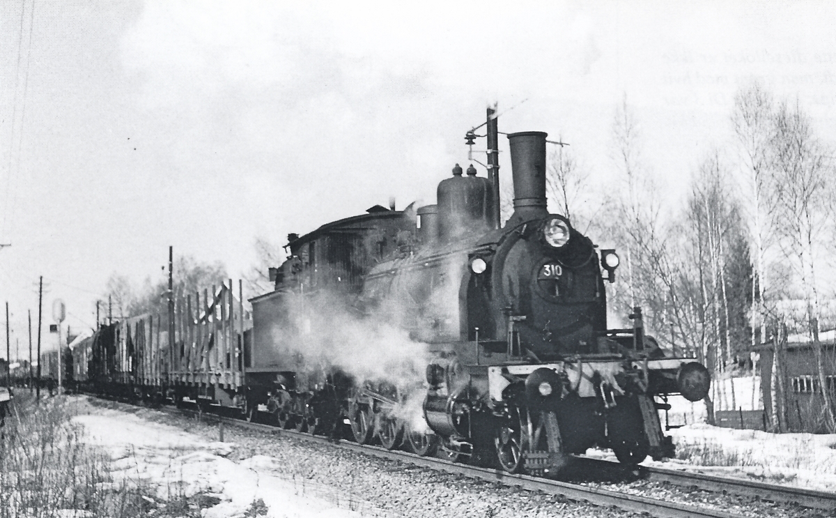 Damplokomotiv type 18c nr. 310 med godstog