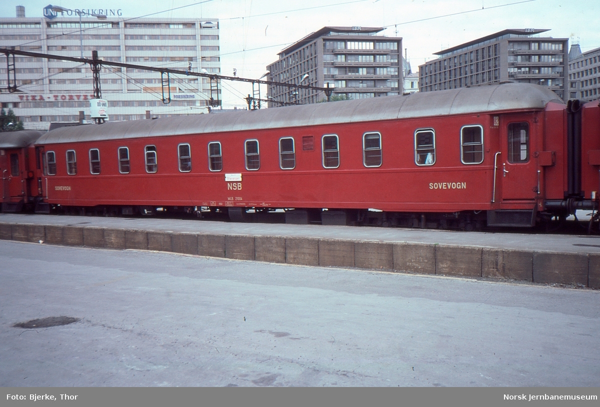 Sovevogn litra WLB nr. 21004 på Oslo V
