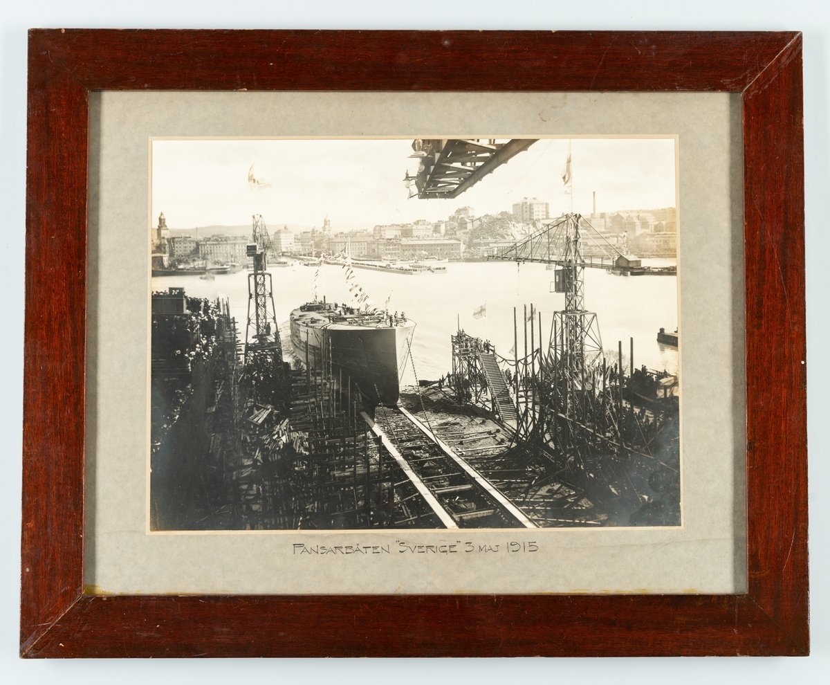 Bilden visar pansarskeppet Sverige under sjösättningen den 3 maj 1915 på Götaverken i Göteborg.