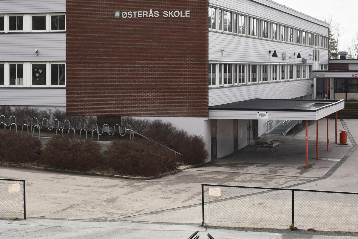 Stengt Østerås skole under koronanedstengningen