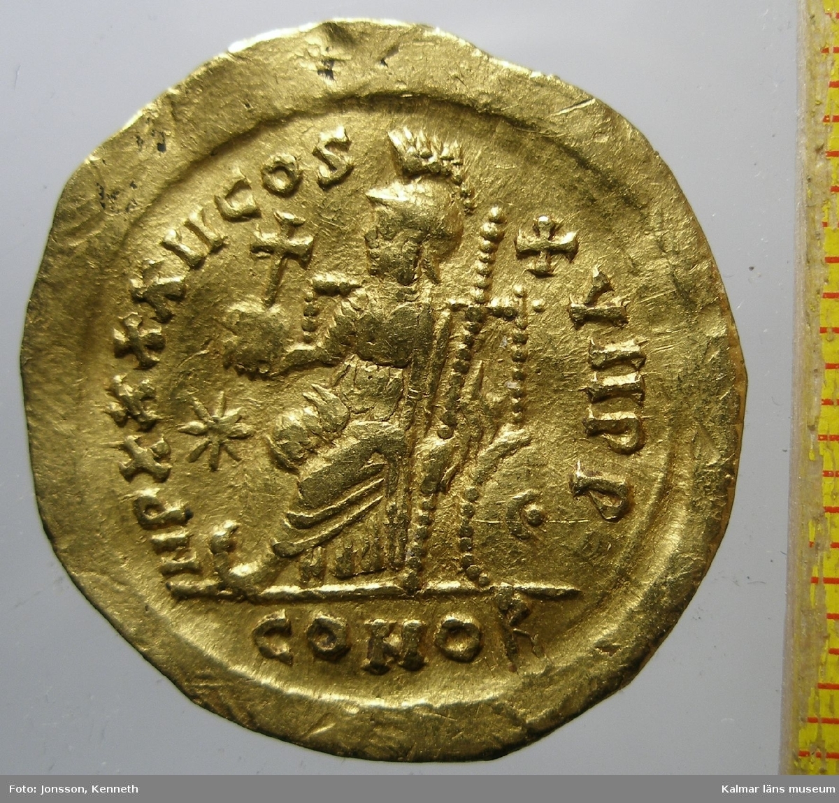 KLM 25381 Mynt, solidus, guld. Präglat för Theodosius II (408-450). Bestämning: F 294, RICX324.