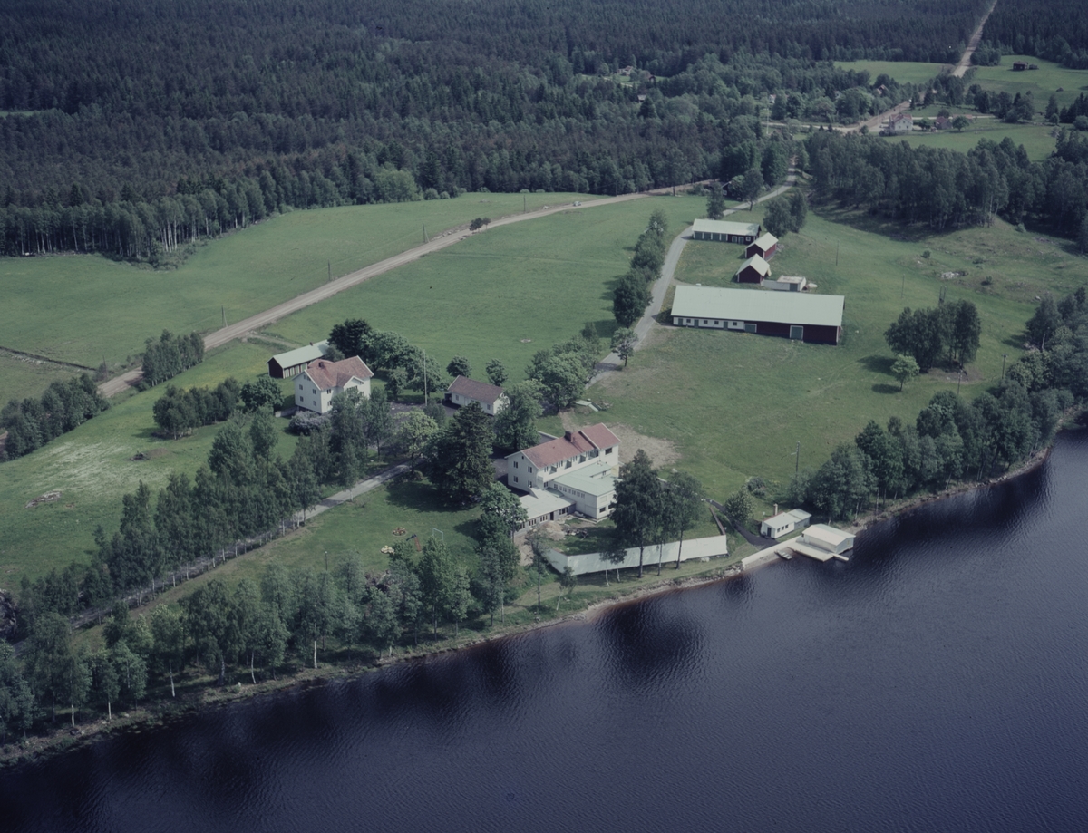 Flygfoto över Sunds Herrgård i Jönköpings kommun. 1307 / 1966