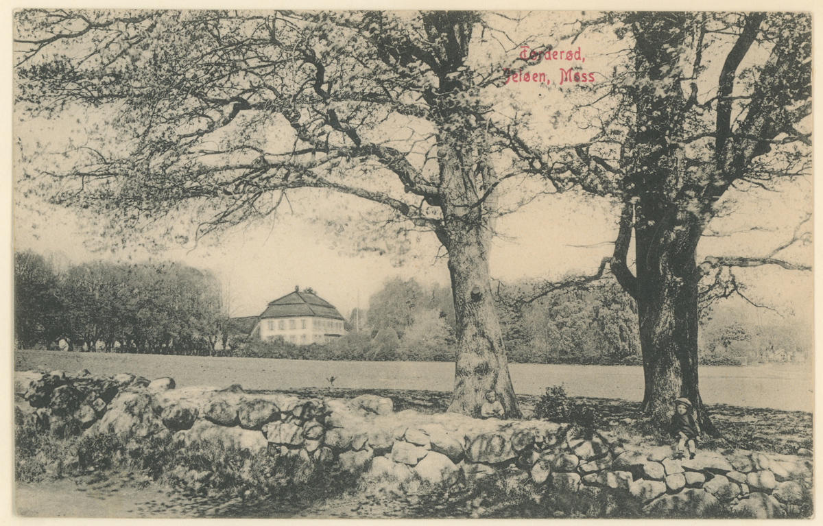 Torderød gård på Jeløy, ca. 1910. Postkort.
Detaljer: Foto tatt fra Helgerødgata.