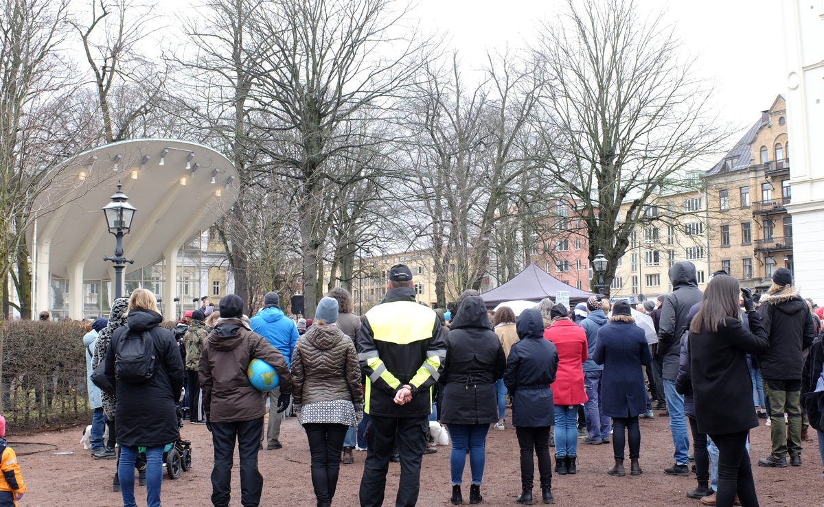I Rådhusparken i Jönköping samlas människor varje fredag för att stötta Greta Thunberg i hennes skolstrejk för klimatet. "Fridays for future" (Tillsammans för klimatet).