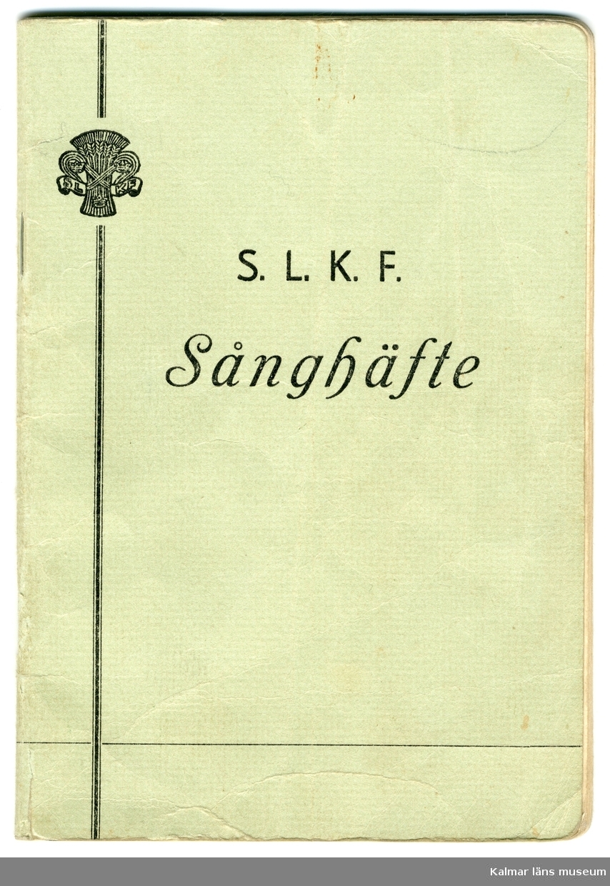 KLM 46117:5 Sånghäfte. 64 sidor med 90 stycken sångtexter. Utgiven för S.L.K.F. Tryck: Växjöbl. Boktr.-A/B, Växjö 1952.