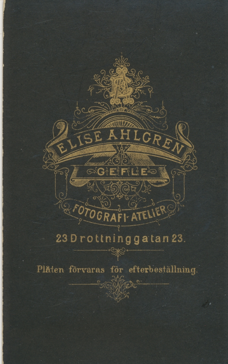 John Rettig, ägare av Rettigs tobaksfabrik i Gävle. Gift med Antonie von Eckermann. Son till Robert Rettig. Donator till Gävle museum.