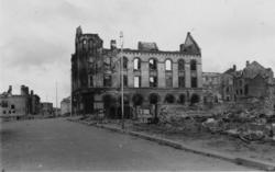 Bodø sentrum og Tandberggården i ruiner etter bombingen i 19