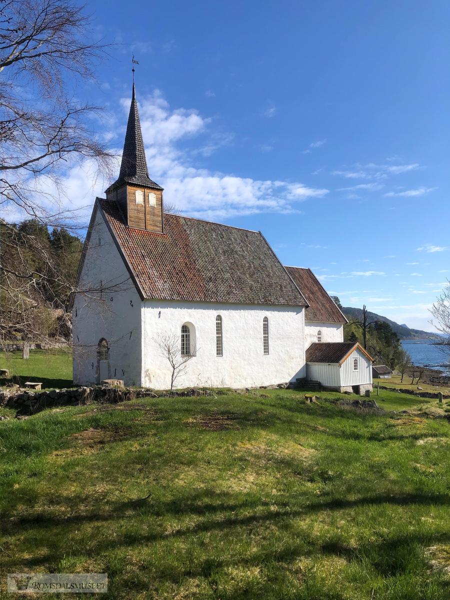 Veøya, Veøy kirke.