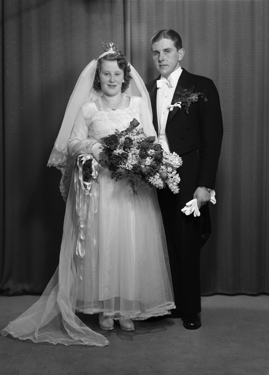Ateljéporträtt - brudparet Alm, Uppsala 1950