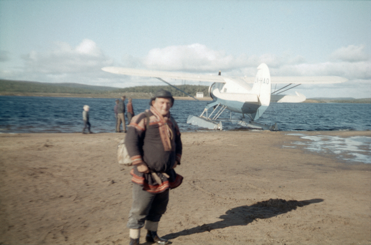 Nor-Wings Norsman LNH-HAO. Taxiflyging med fisketurister, antagelig til et vann i  Finnmark.