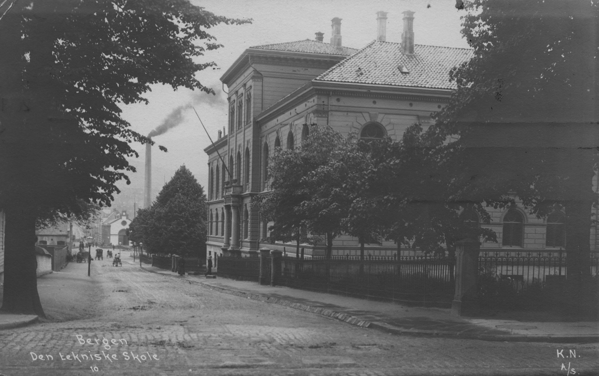 Bergen. Strømgaten 1. Den teknisk skole. Utgiver: K. N. a/s, før 1911.