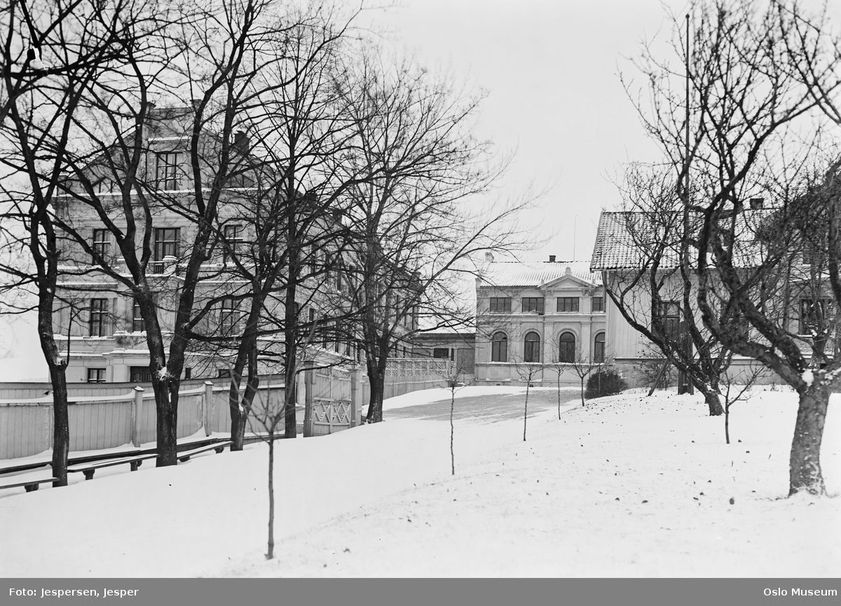 Torshov skole, hage, villa, skolebygning, snø