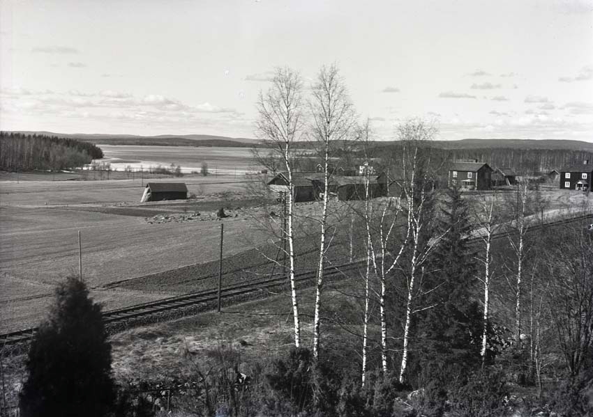 Landskapsbild över sjön Åmänningen i Västervåla socken.