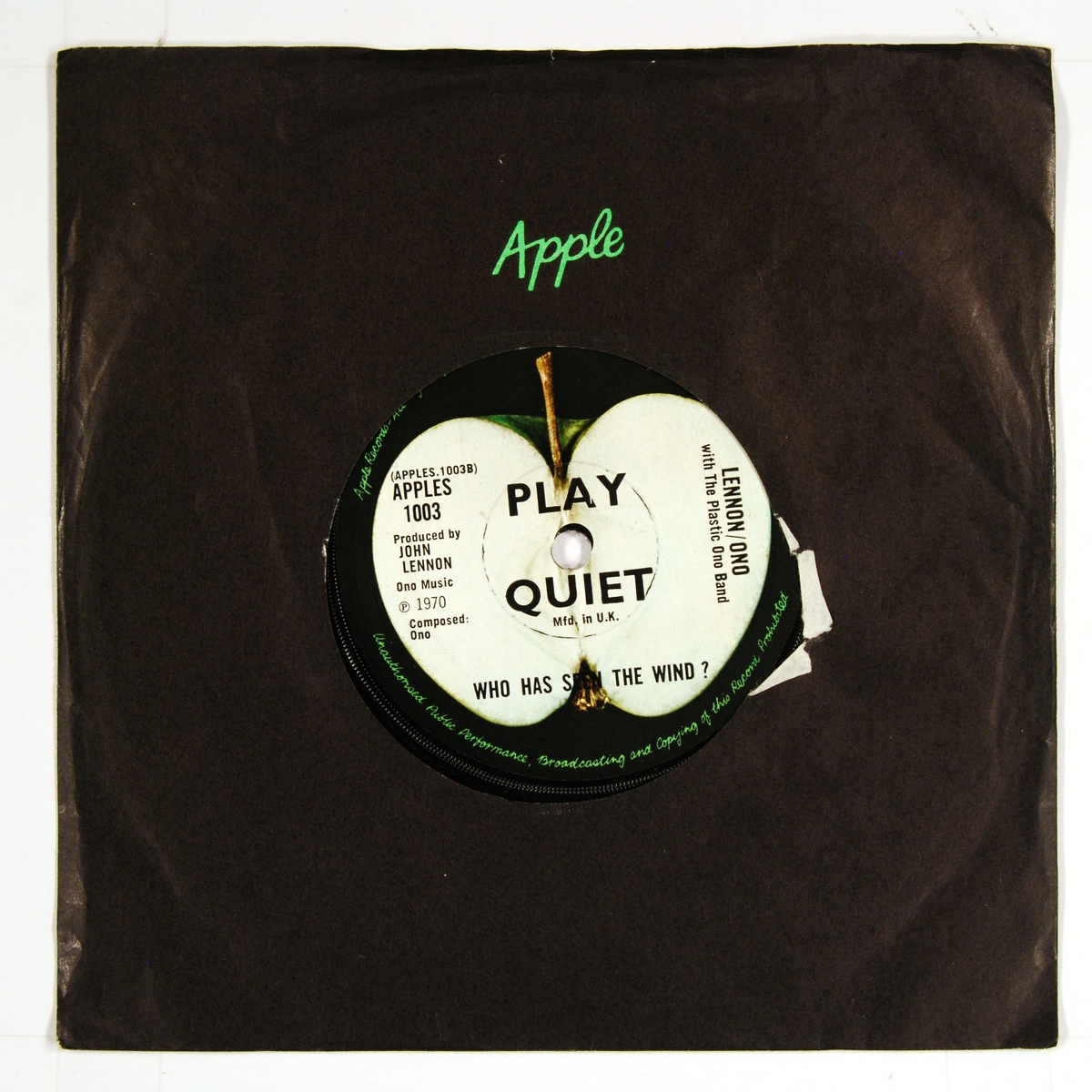 Plateetiketten viser et grønt eple på A-siden og et delt eple på B-siden.