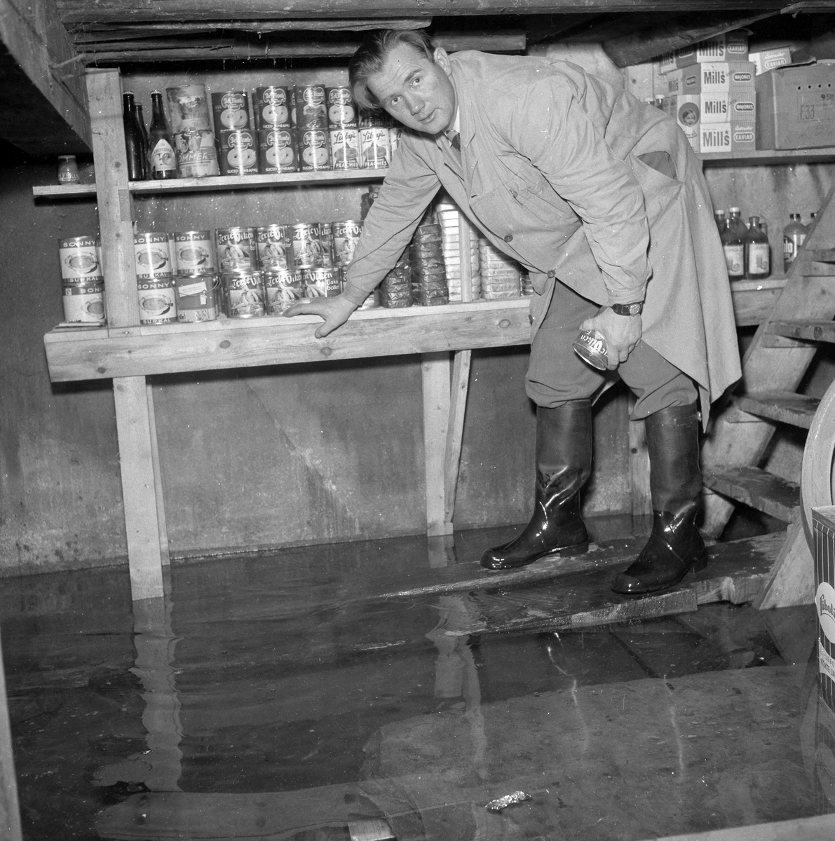 Oversvømmelse i kjelleren hos landhandler Stokke på Hyttbakken