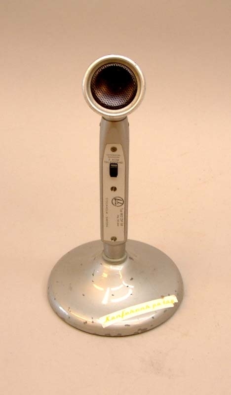 Mikrofon i grå metall.
Svart vippknapp för av och påstängning.
Talavstånd 2-4 cm.

Modell/Fabrikat/typ: 802 DIF50