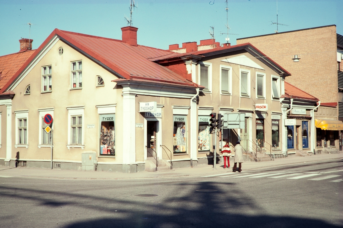 Djäknen 4, i hörnet av Storgatan - Linnégatan. Växjö, 1980.