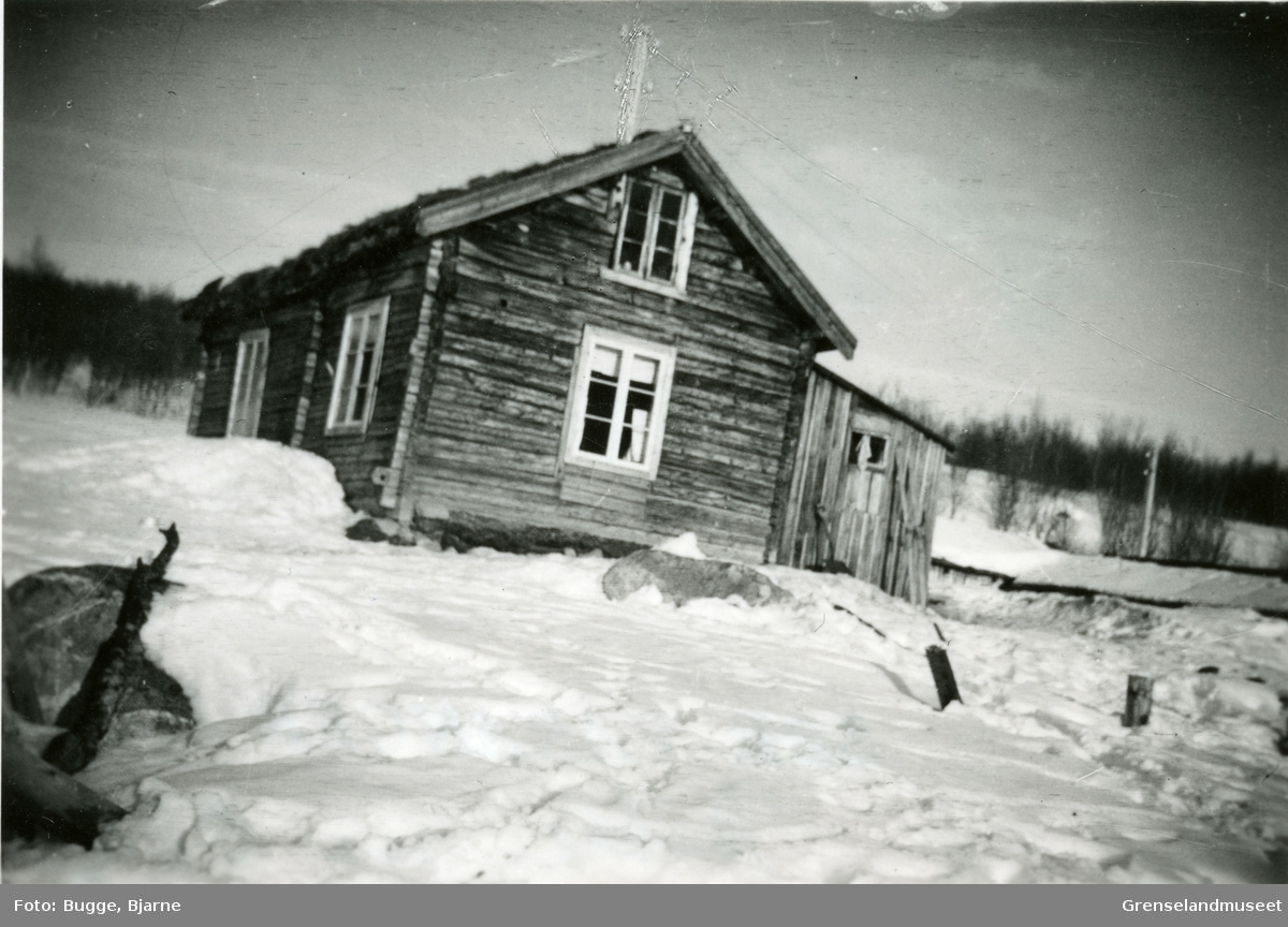 Det første skolehuset i Jarfjord.  