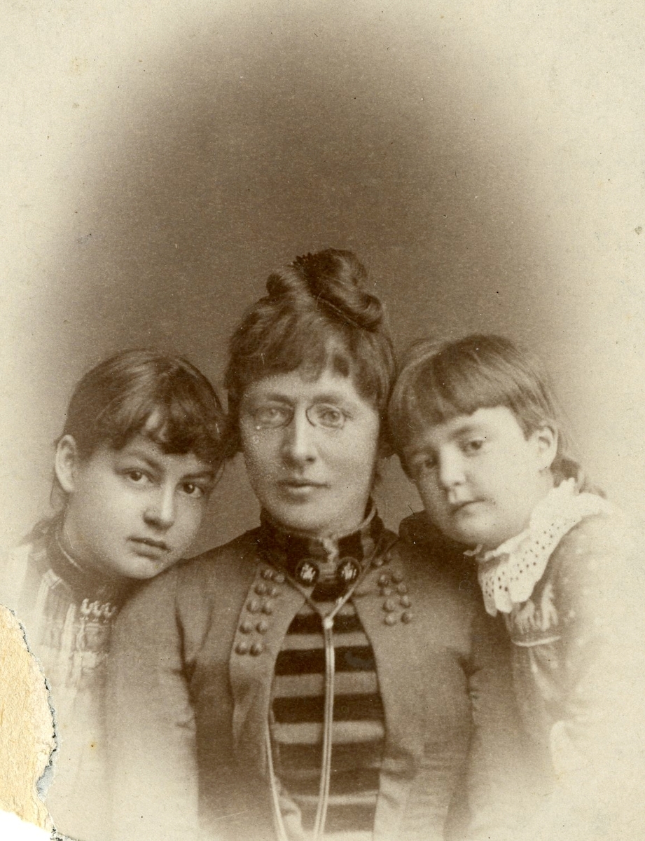 Matina, Claudia og Tellef Schweigaard.
